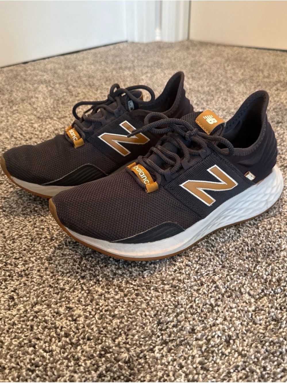 New Balance fresh foam ROAV sneakers